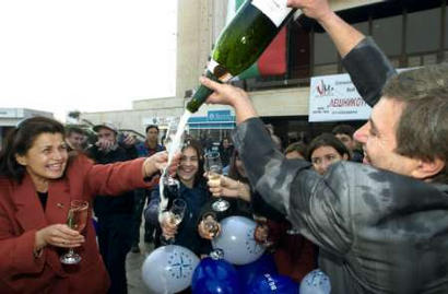 bulgarians_celebrate_21nov2002.jpg